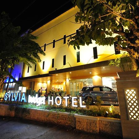 Sylvia Hotel Budget Kupang  Eksteriør billede